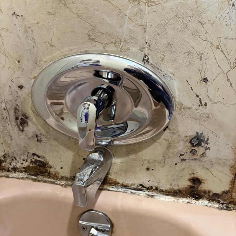 Moen single handle shower valve with extension plate Moen single handle shower valve with extension plate