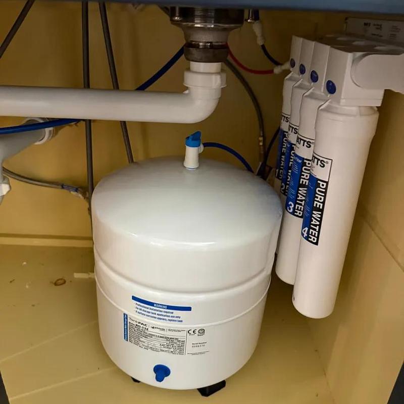 Reverse osmosis water filter system under kitchen sink