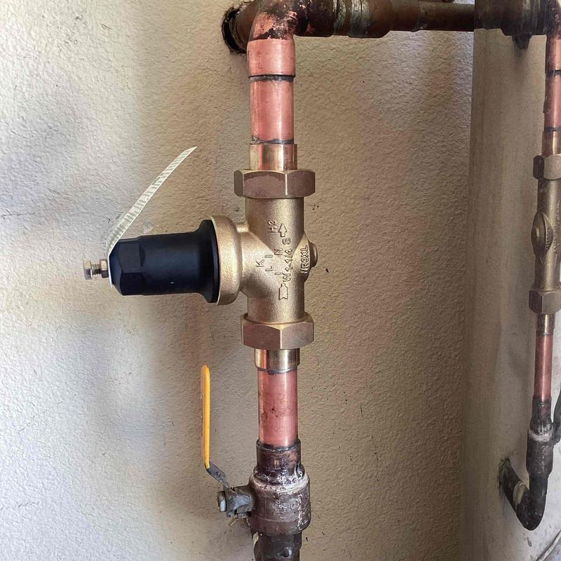 Pressure-reducing valve with copper piping installation