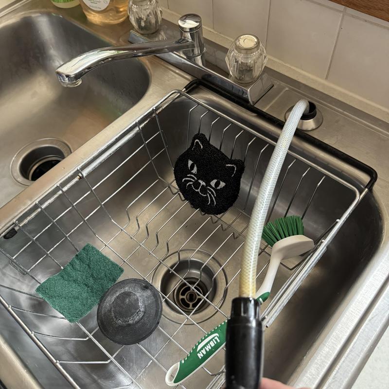 Kitchen sink hand sprayer leak with supply line hose Kitchen sink hand sprayer leak with supply line hose