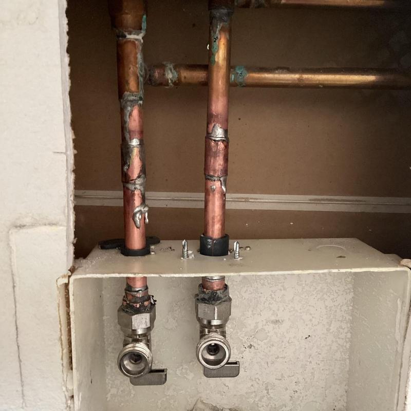 Laundry hot and cold water valves with copper piping