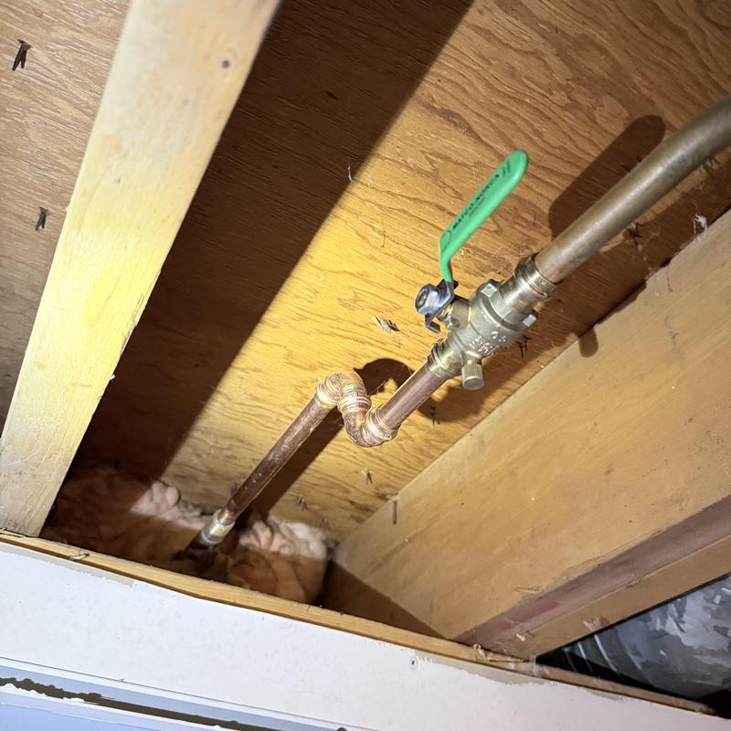 Frost-free hose bibb with emergency shutoff valve Frost-free hose bibb with emergency shutoff valve
