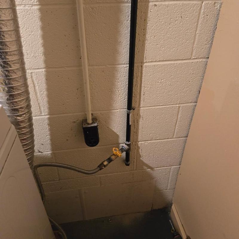 Gas line with yellow valve and flexible hose connection