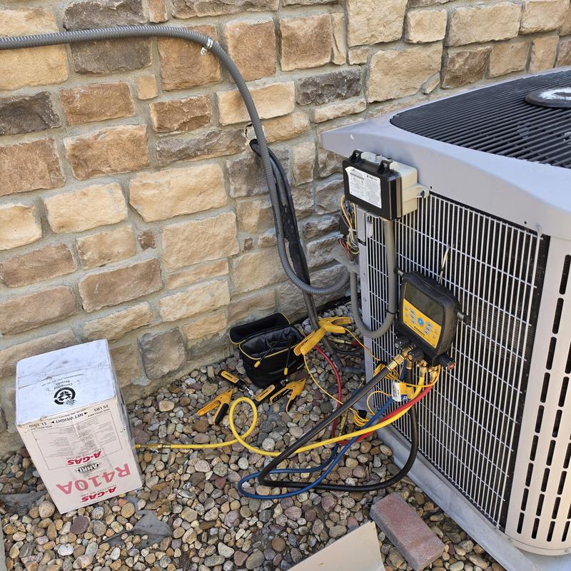 Carrier air conditioner with refrigerant gauges connected Carrier air conditioner with refrigerant gauges connected