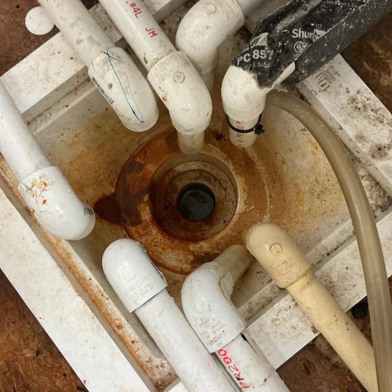 Floor sink with PVC pipes and condensation lines Floor sink with PVC pipes and condensation lines