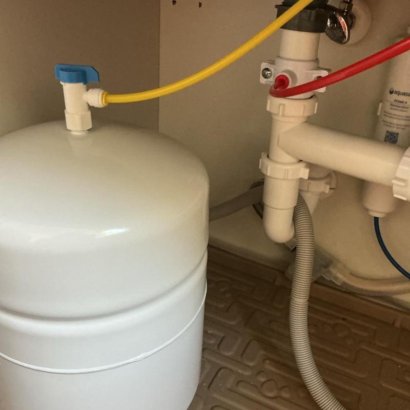 Reverse osmosis system filter and storage tank under sink Reverse osmosis system filter and storage tank under sink