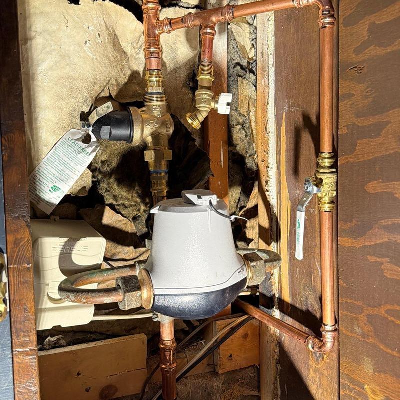 Pressure reducing valve with copper piping installation Pressure reducing valve with copper piping installation