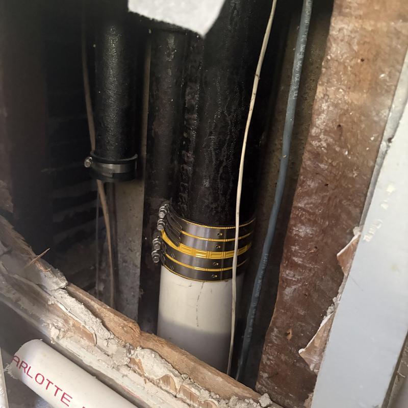 Cast iron to PVC drain pipe coupling in wall cavity Cast iron to PVC drain pipe coupling in wall cavity