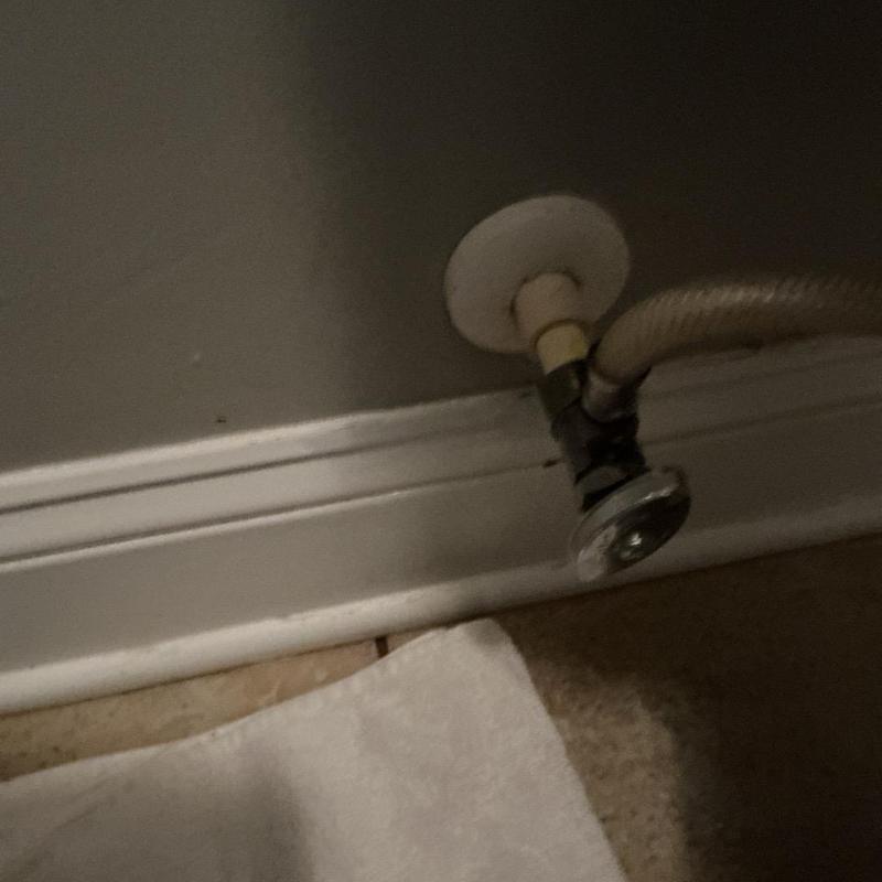 Toilet shut-off valve with supply line connection Toilet shut-off valve with supply line connection