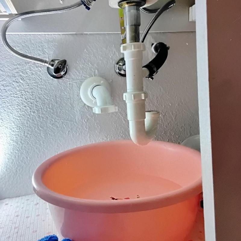 Bathroom lavatory drain trap with bucket underneath