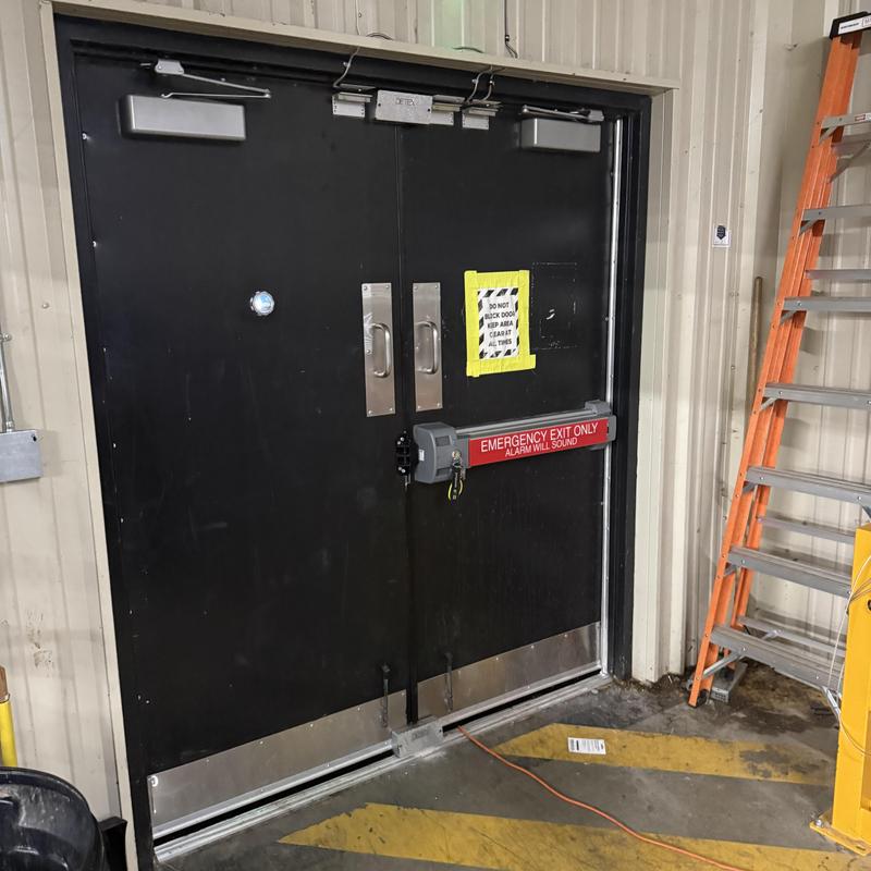 Exit device and door threshold on delivery door Exit device and door threshold on delivery door