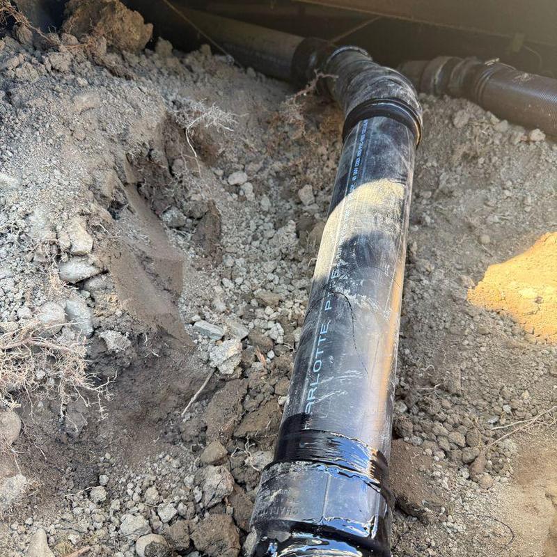 Building sewer pipe installation with cleanout riser