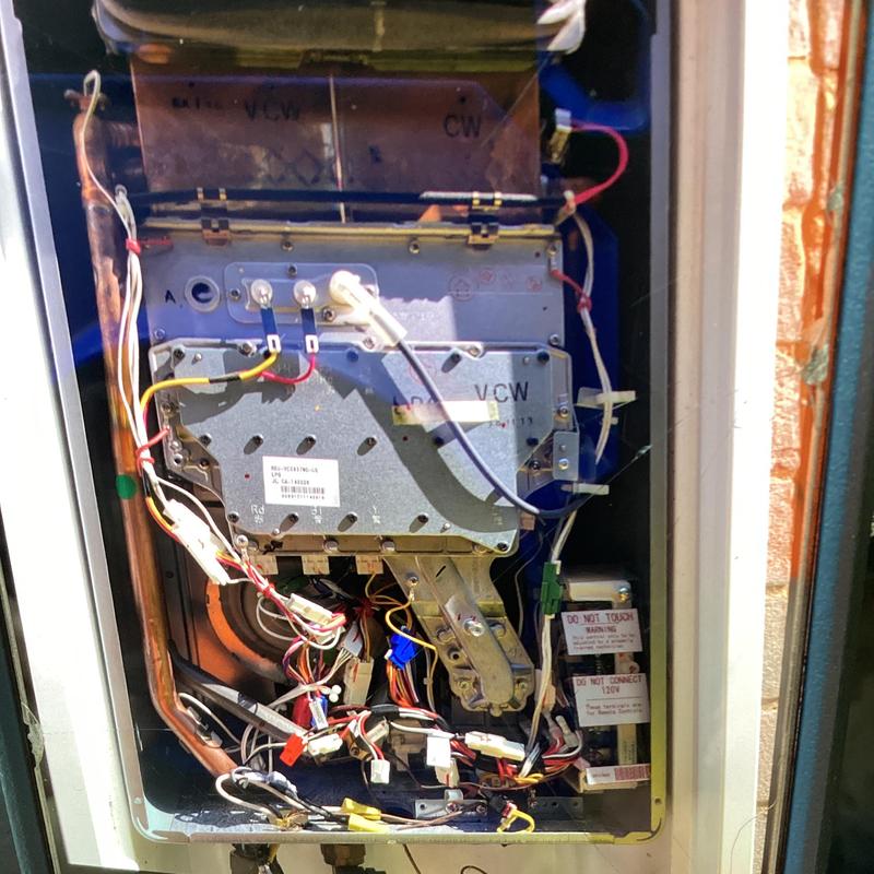 Tankless water heater internal wiring and components
