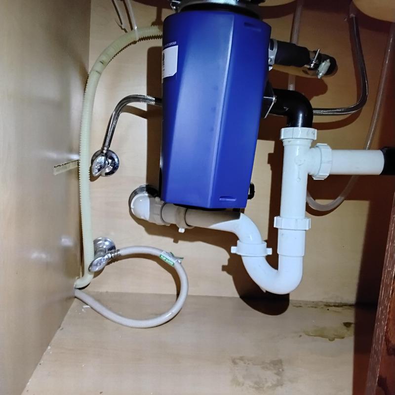 Half horse garbage disposal with plumbing under sink