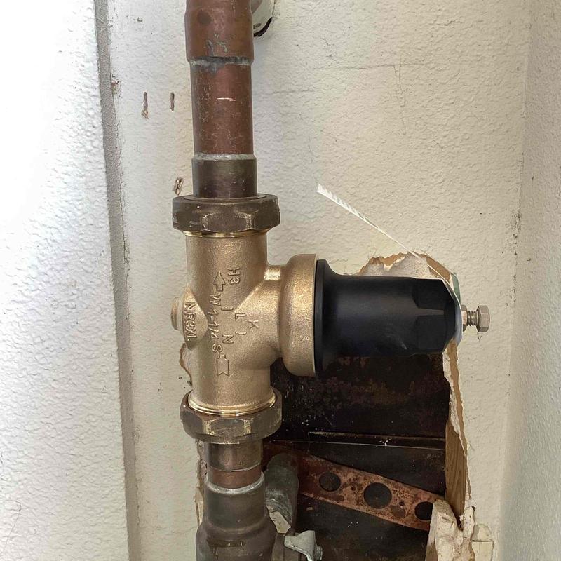 1 1/4 Pressure regulator with copper piping installation
