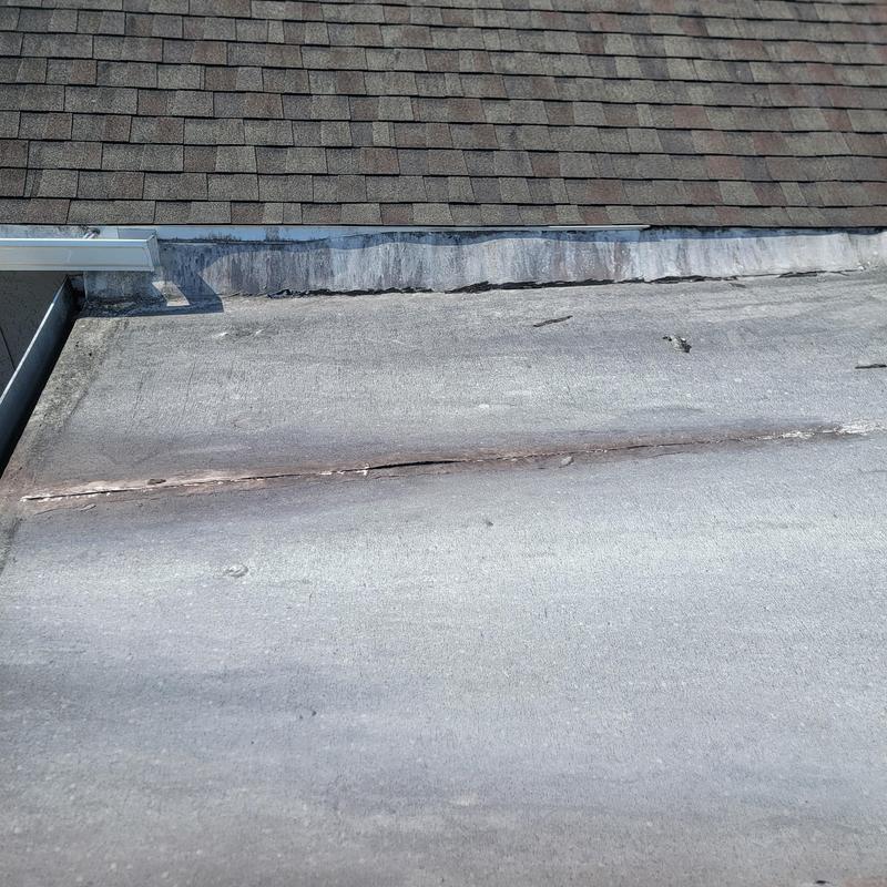 Flat roof Florida room with cracks near shingle flashing Flat roof Florida room with cracks near shingle flashing