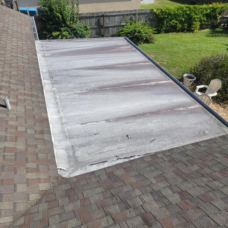 Elite panel flat roof with worn aluminum skin Elite panel flat roof with worn aluminum skin