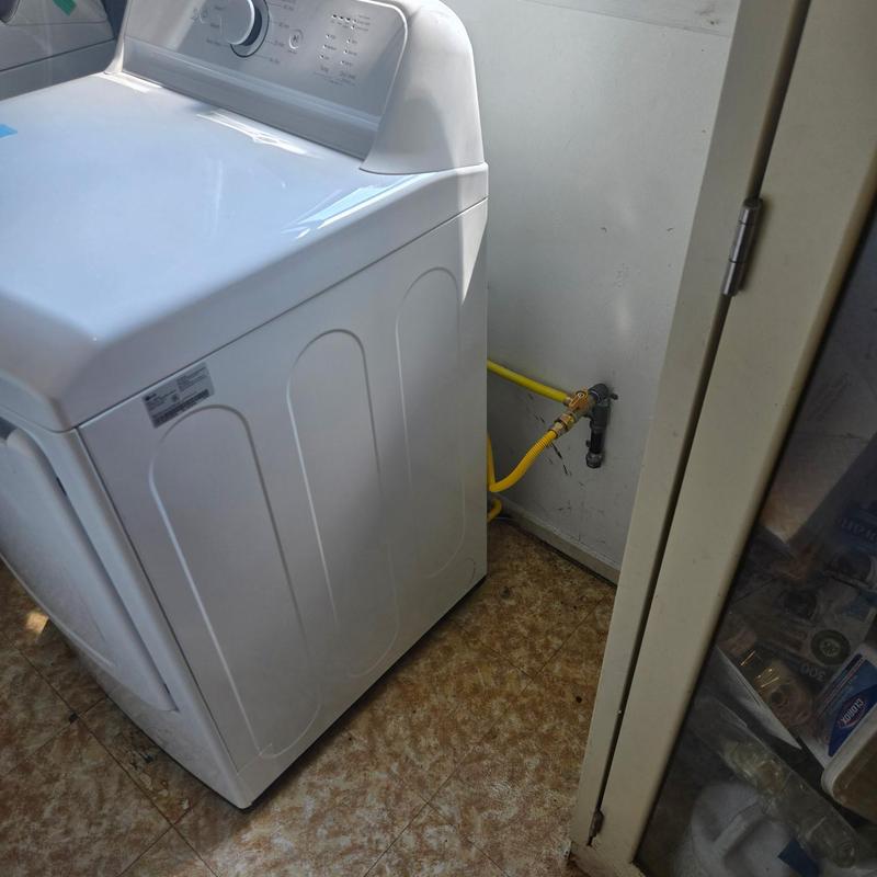 Gas line connection to laundry dryer installation