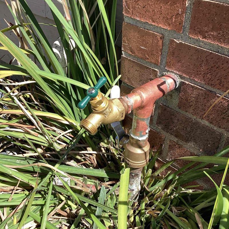 Hose bib and copper tee with shut-off valve installed