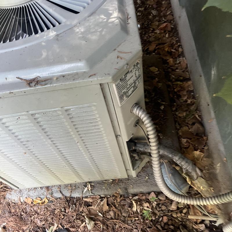 Air conditioner outdoor unit circuit wiring and conduit Air conditioner outdoor unit circuit wiring and conduit