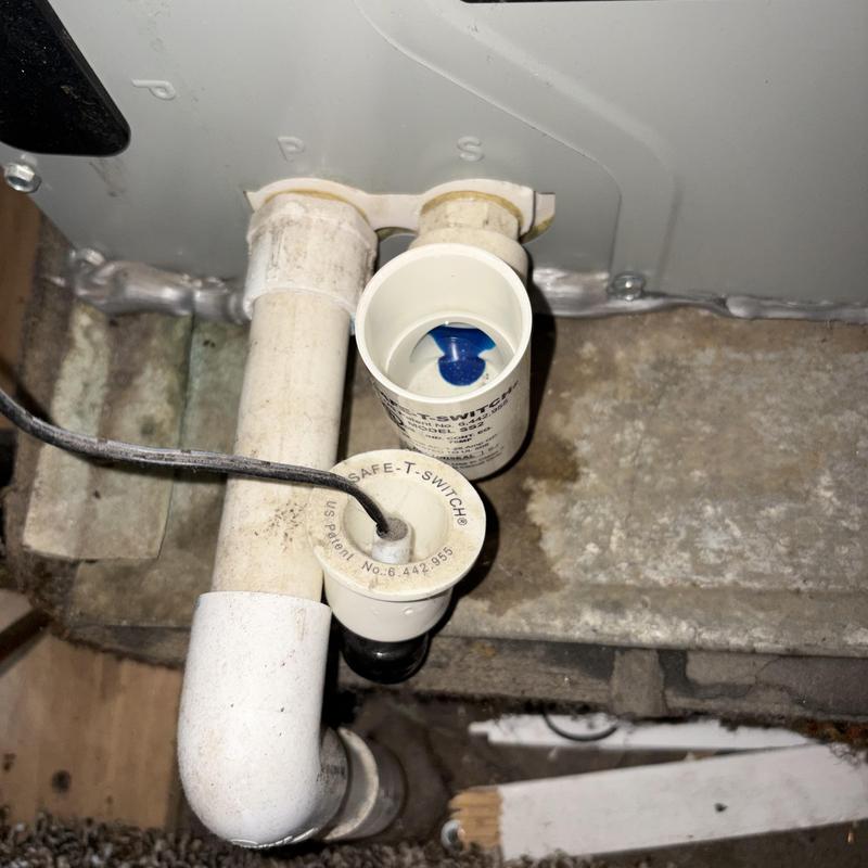 Condensate drain with safety switch in HVAC system Condensate drain with safety switch in HVAC system