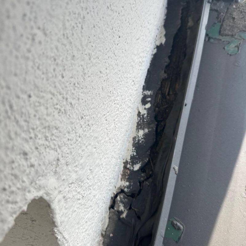 Roof flashing with cracked and deteriorating sealant