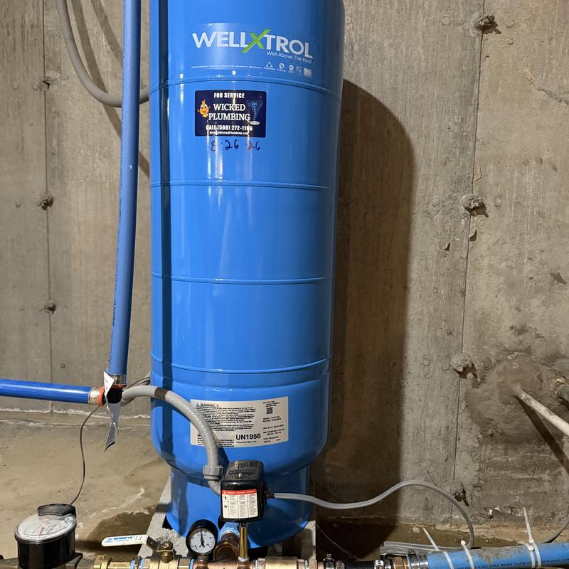 WellX Trol well tank with plumbing connections