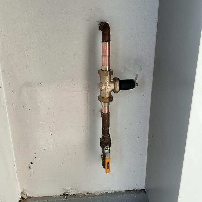 Pressure regulator valve with copper piping installation