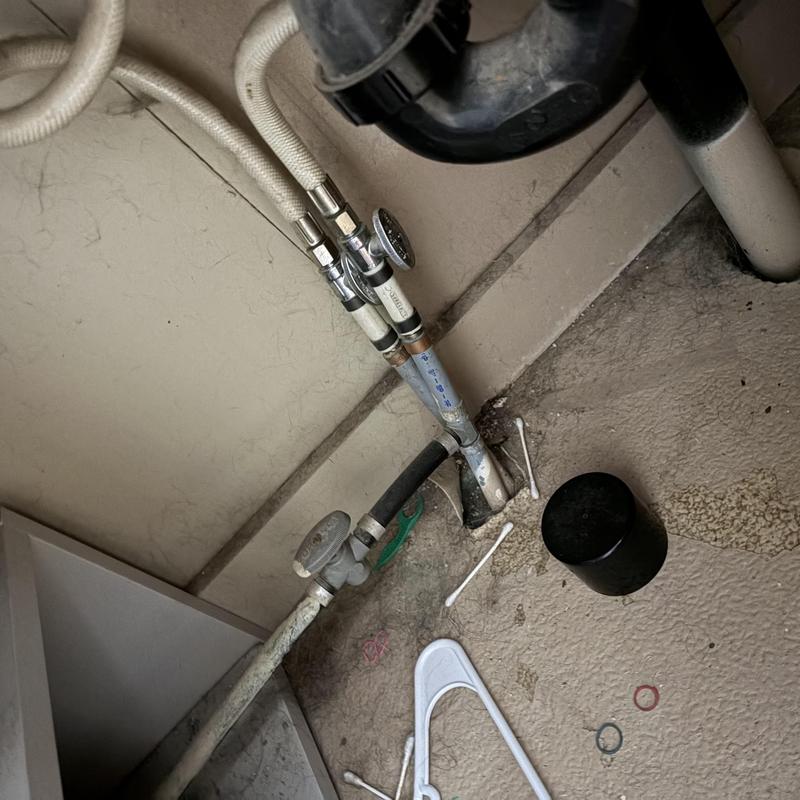 Polybutylene plumbing pipes with valve and fittings