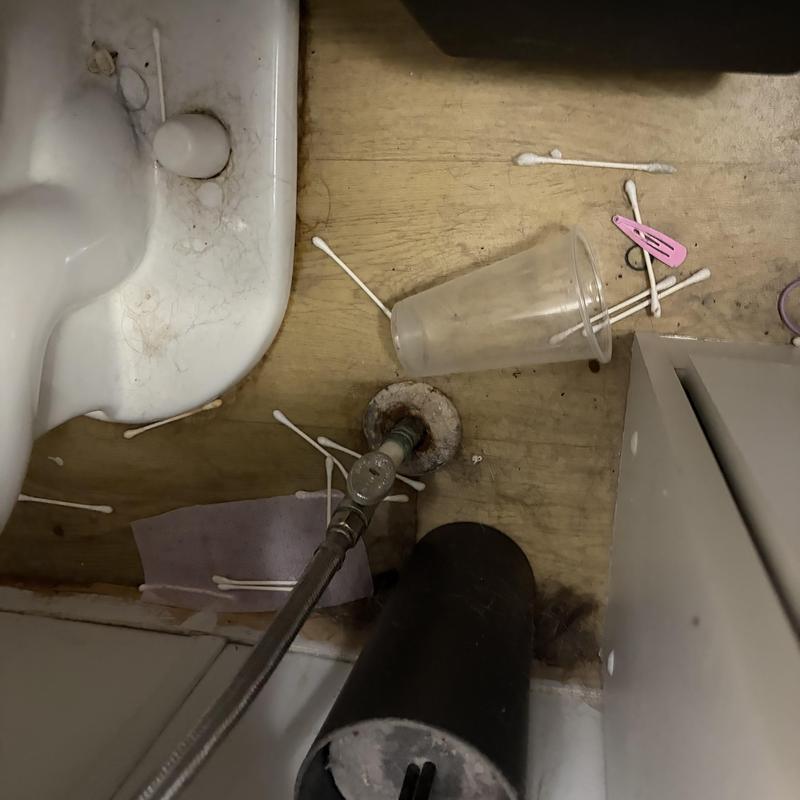 Polybutylene pipe leak detection near sink supply line