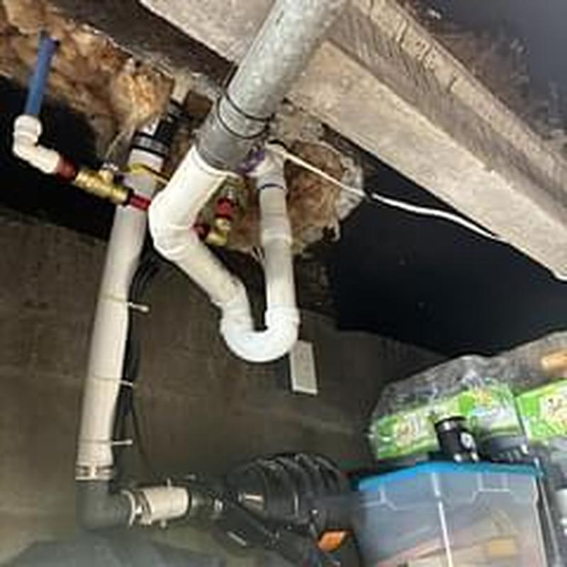 Tub shower PVC trap and galvanized pipe connection installation Tub shower PVC trap and galvanized pipe connection installation