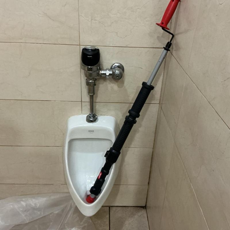 Urinal with auger clearing toilet paper blockage Urinal with auger clearing toilet paper blockage