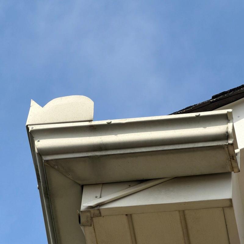 Metal rain gutter with corner and downspout section