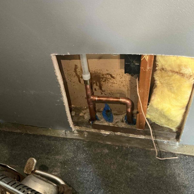 Copper plumbing pipe installation in wall cavity