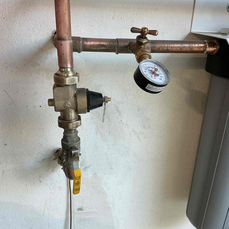 1-inch Watts pressure regulator with pressure gauge installation