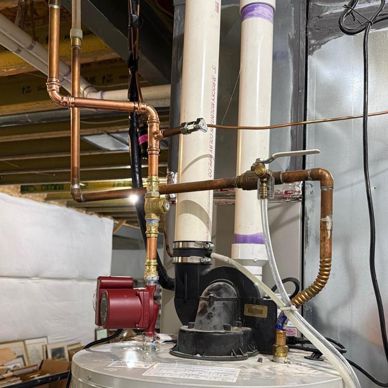 Recirculation pump and copper piping installation Recirculation pump and copper piping installation