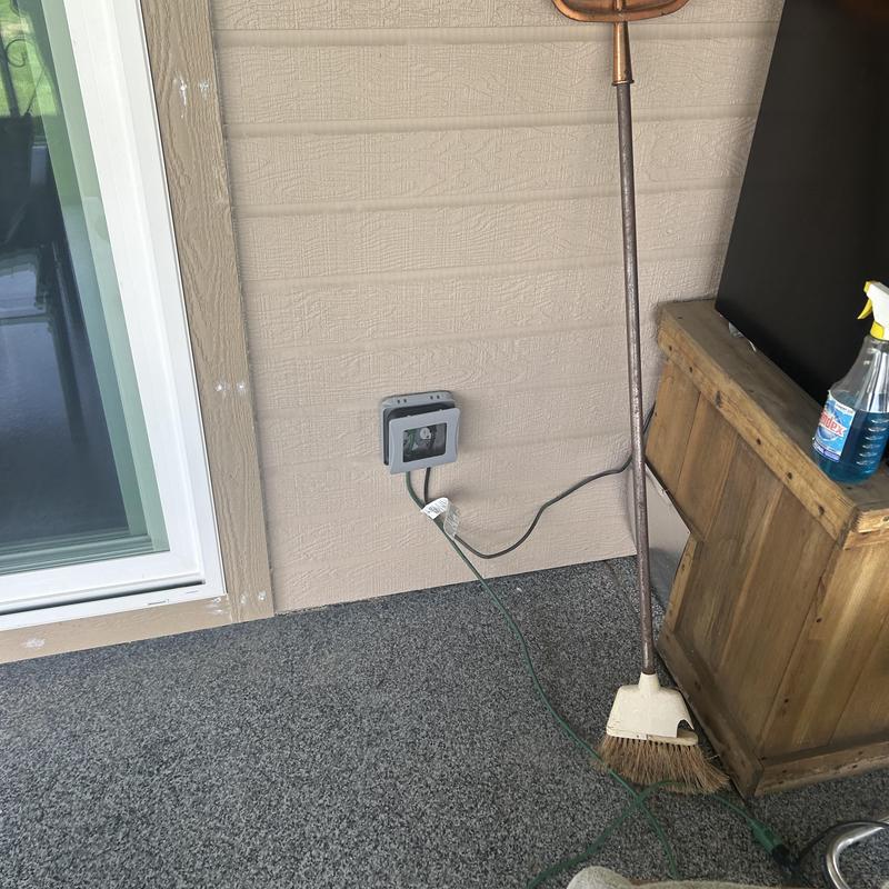 Weather-resistant outdoor electrical receptacle with cover Weather-resistant outdoor electrical receptacle with cover