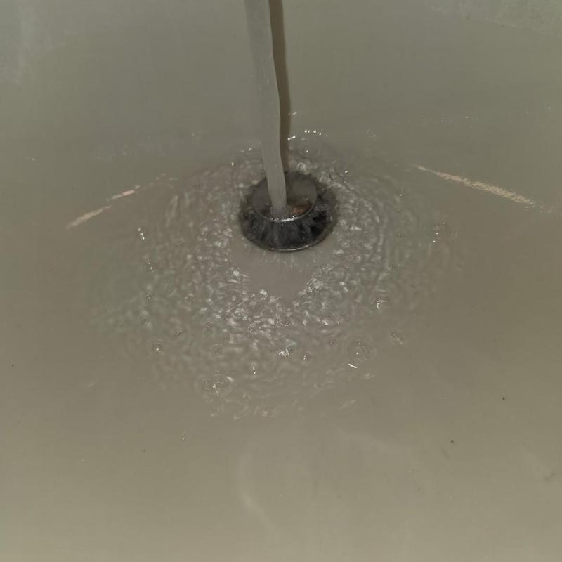 Sink drain clearing with running water flowing