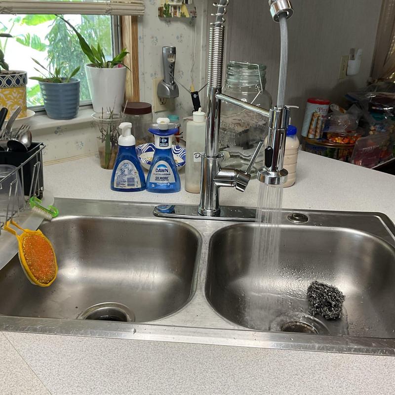 Kitchen faucet with dual sink and running water Kitchen faucet with dual sink and running water