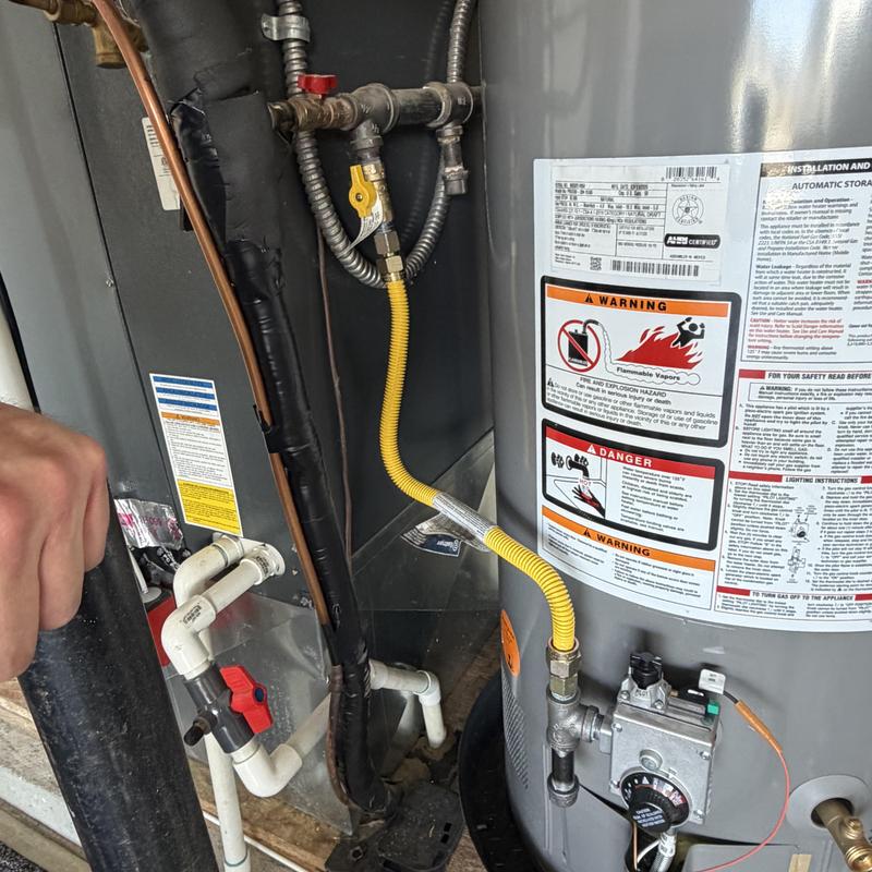 Professional Ruud 50-gallon water heater installation Professional Ruud 50-gallon water heater installation