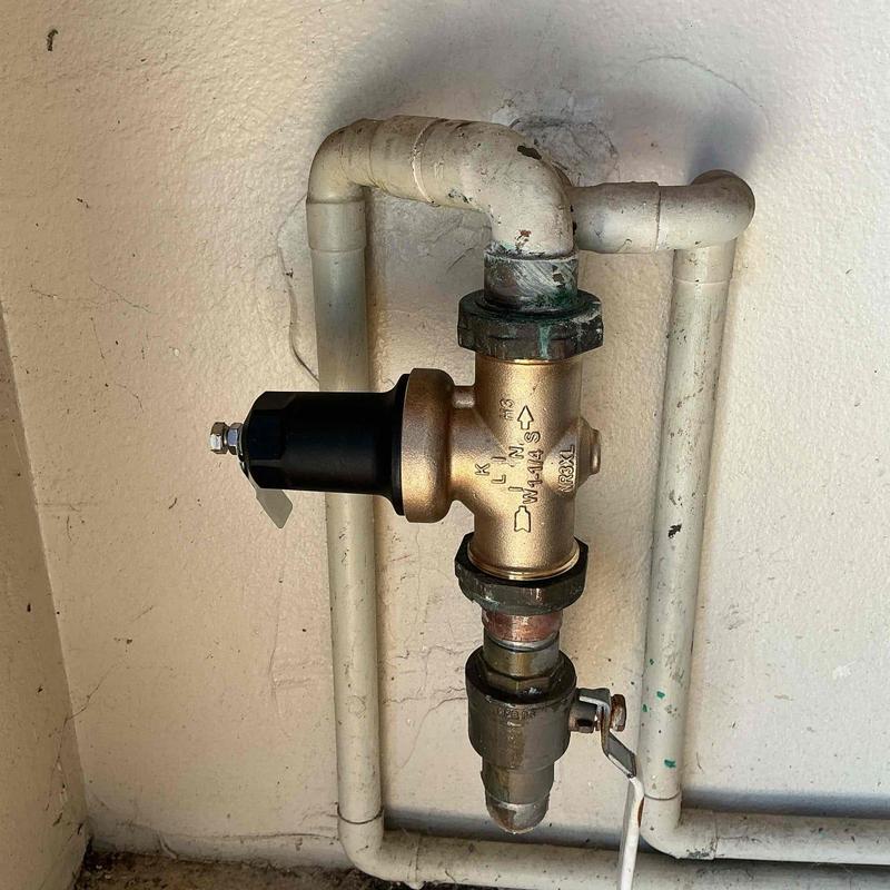 1-14 pressure regulator with piping assembly