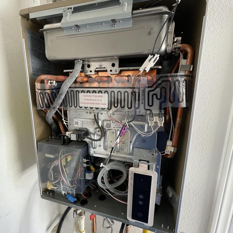 Tankless water heater internal components and wiring
