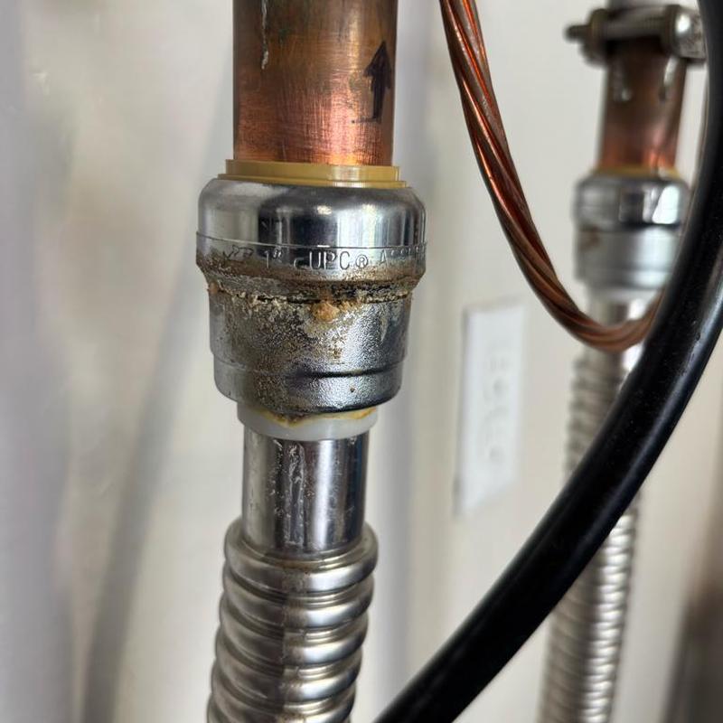 Water softener flex line with male adapter connection Water softener flex line with male adapter connection