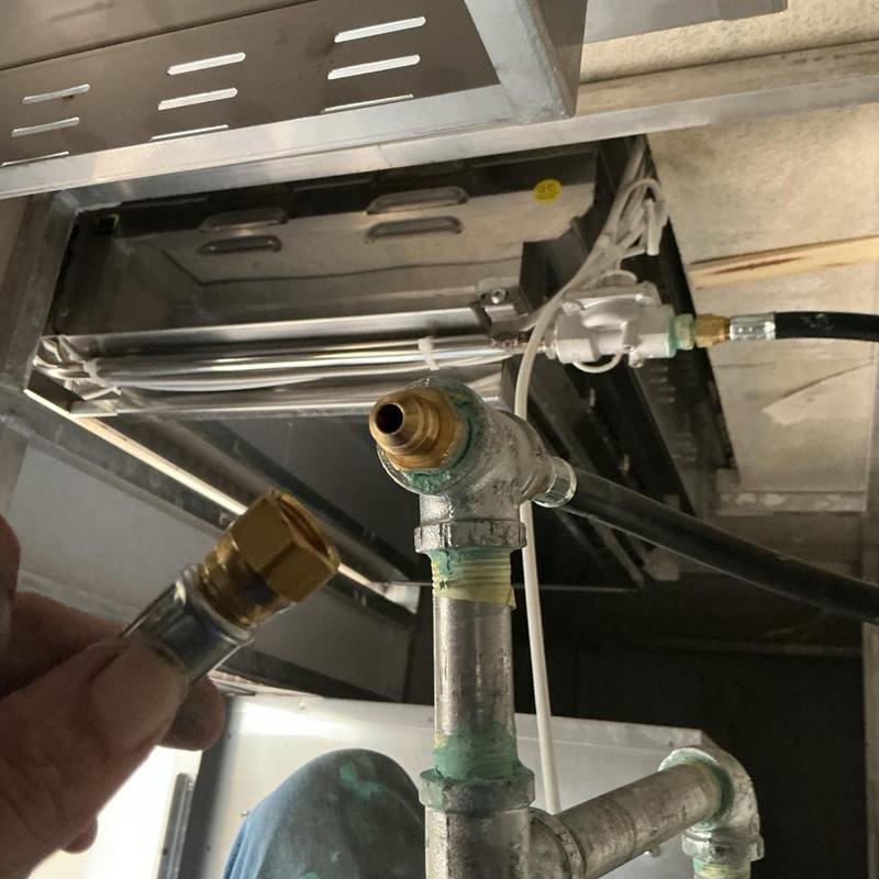 Outdoor gas grill burner connection and gas lines installation