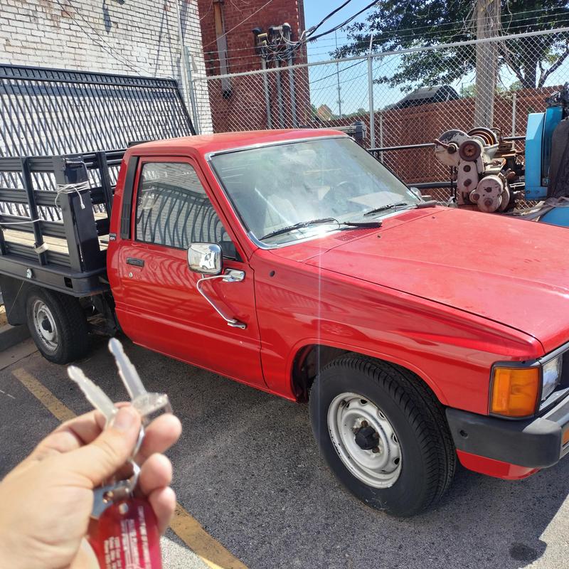 Toyota 1985 pickup door keys and truck unlocked