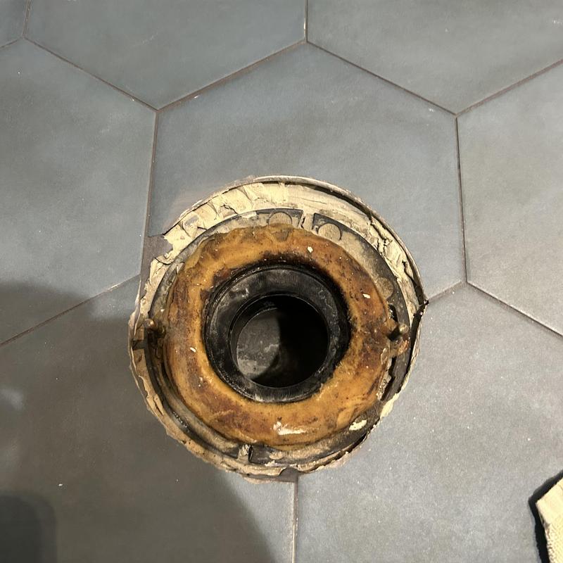 Toilet flange and seal on tiled floor installation