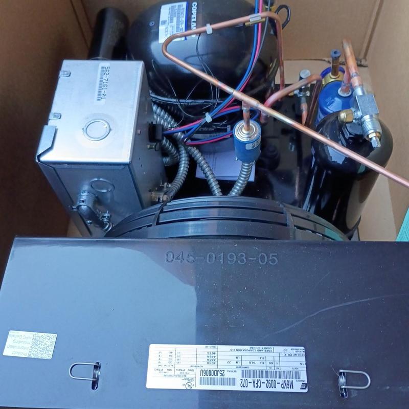 Walk-in cooler condensing unit and coil assembly Walk-in cooler condensing unit and coil assembly