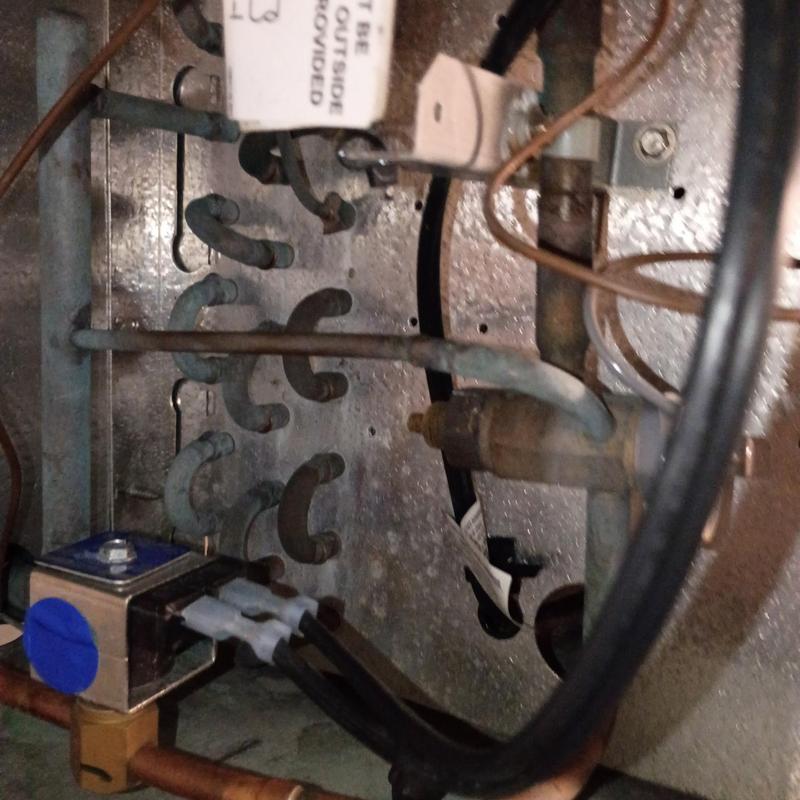 Walk-in cooler coil and solenoid valve assembly Walk-in cooler coil and solenoid valve assembly