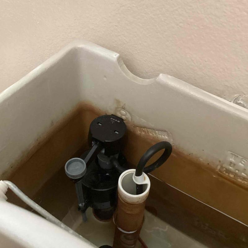 Toilet fill valve inside tank with water level Toilet fill valve inside tank with water level