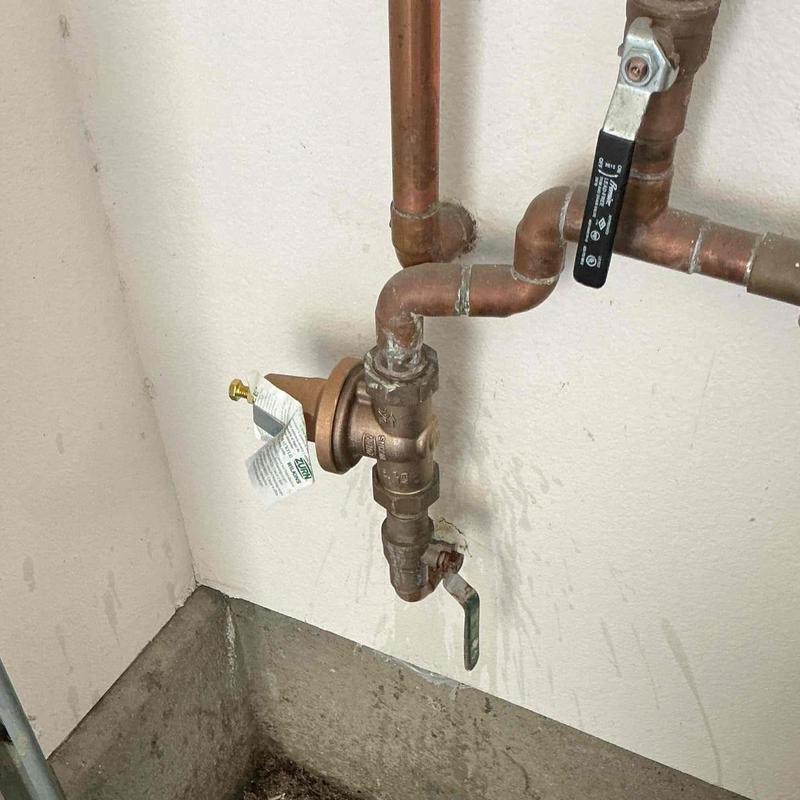 Pressure regulator valve with copper piping in corner Pressure regulator valve with copper piping in corner